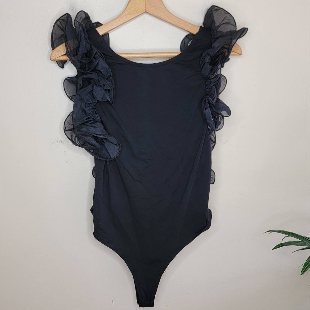 NWT Everyday Chic Boutique | Black Ruffle Statement Sleeve Bodysuit Size Medium